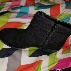 Size 7 american eagle boots