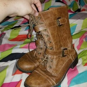 Size 7 1/2 combat boots