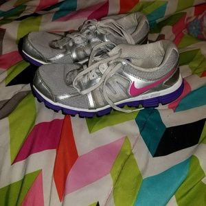 Size 5 1/2 nike tennis shoes