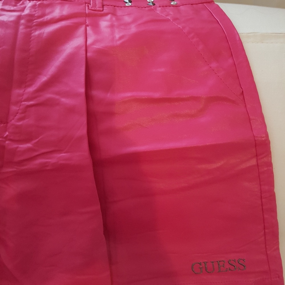 GUESS - Picture 2 of 4