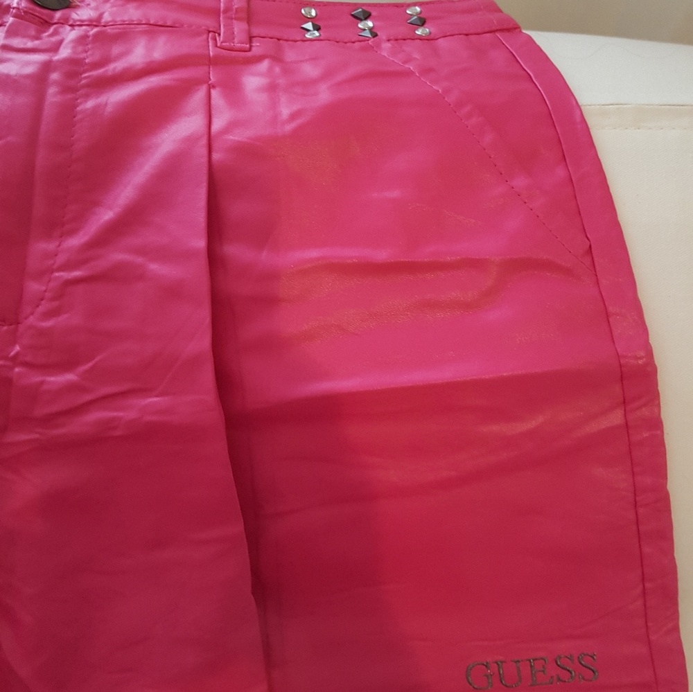 GUESS - Picture 4 of 4