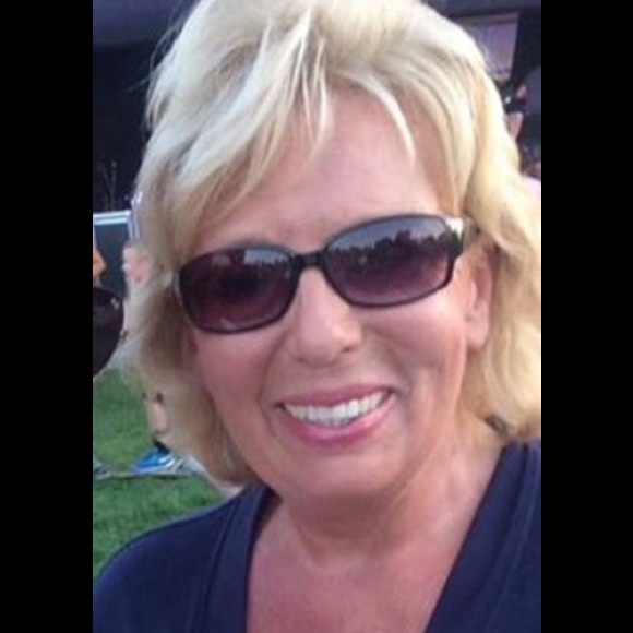 Meet your Posher, Debby - Picture 1 of 1