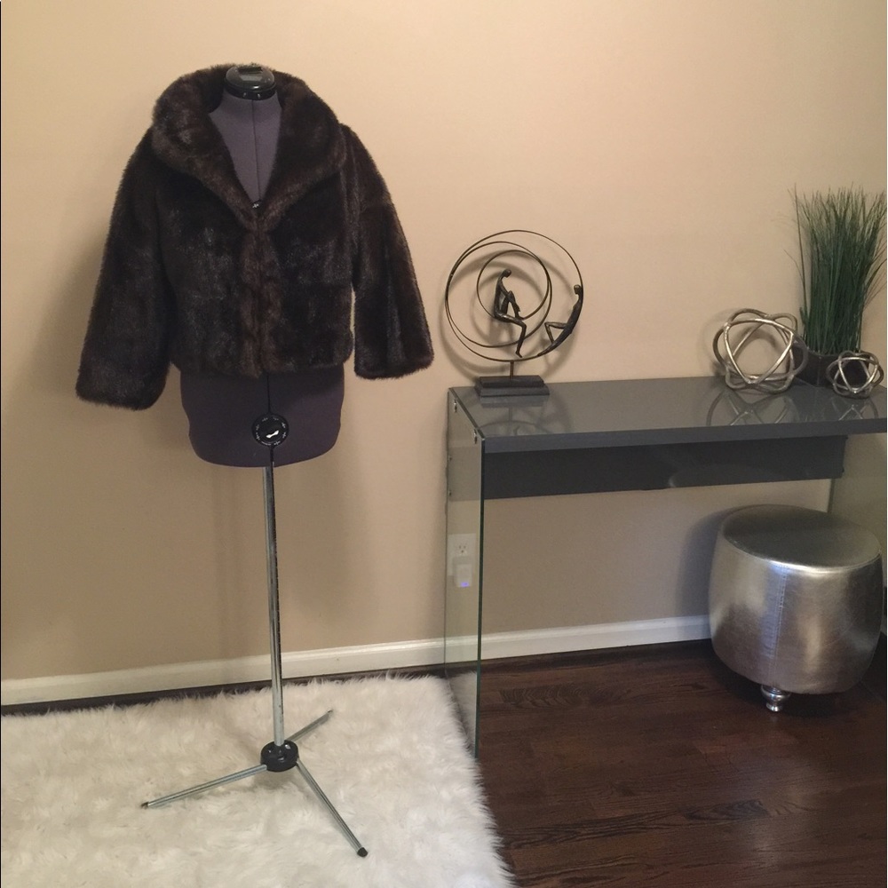 Simply stunning vegan fur 3/4 sleeve coat