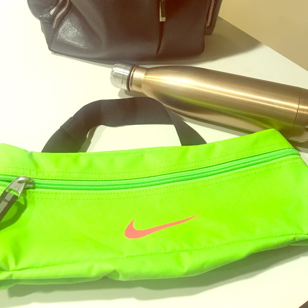 Fanny bag Nike line green lots of room❤️👍