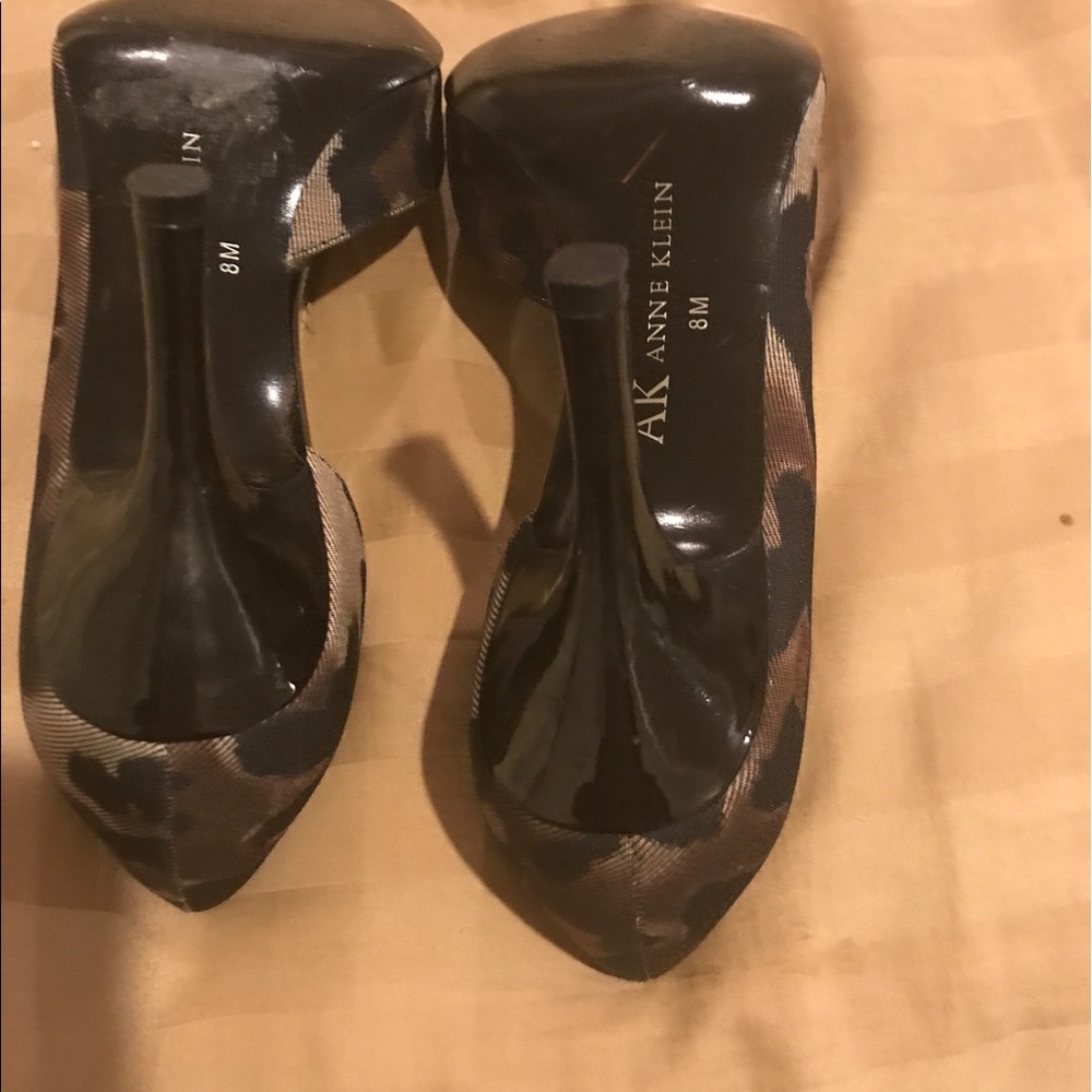 Shoes - Picture 3 of 4