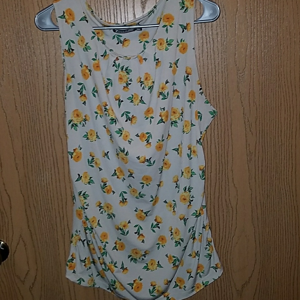 Sleevless top