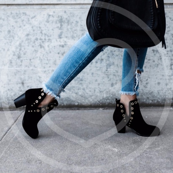 🚨1 HR SALE🚨 TYRA Cut Out Booties - BLACK - Picture 2 of 6