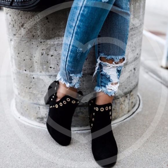 🚨1 HR SALE🚨 TYRA Cut Out Booties - BLACK - Picture 5 of 6