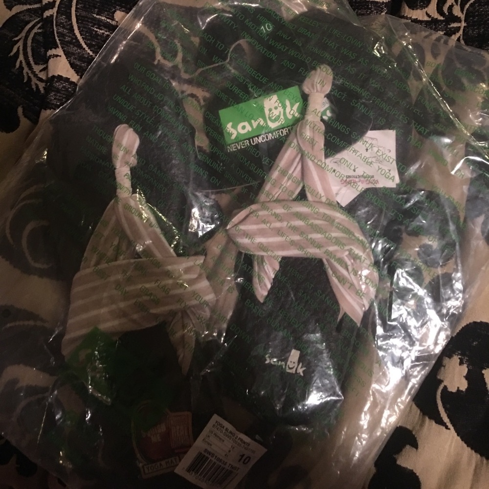 Sanuk yoga mat sandals