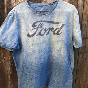 ⬇️ $15 Men's t shirt from lucky