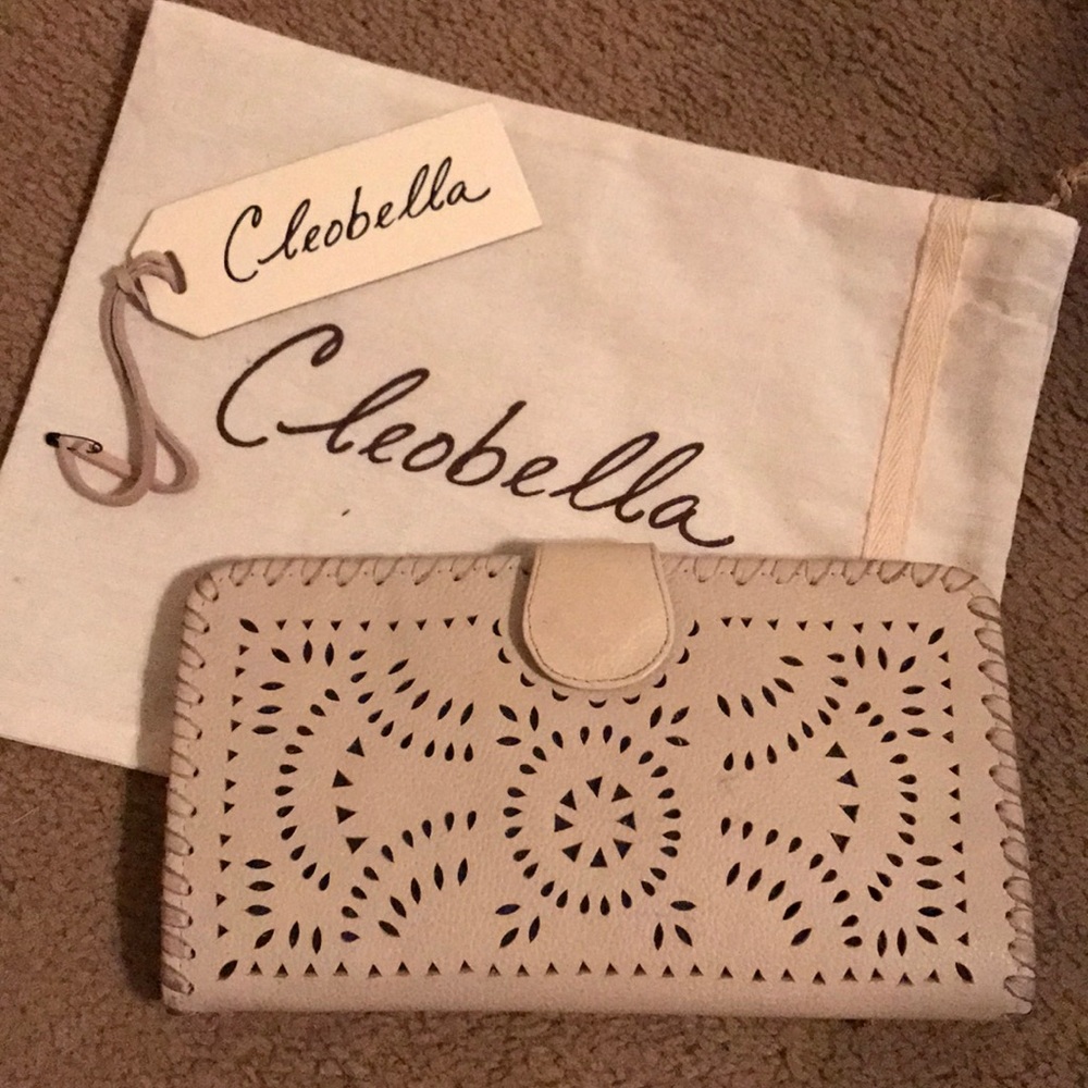 Gorgeous off white Cleobella wallet/clutch