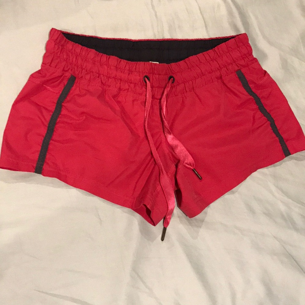 Lululemon pink shorts size 4
