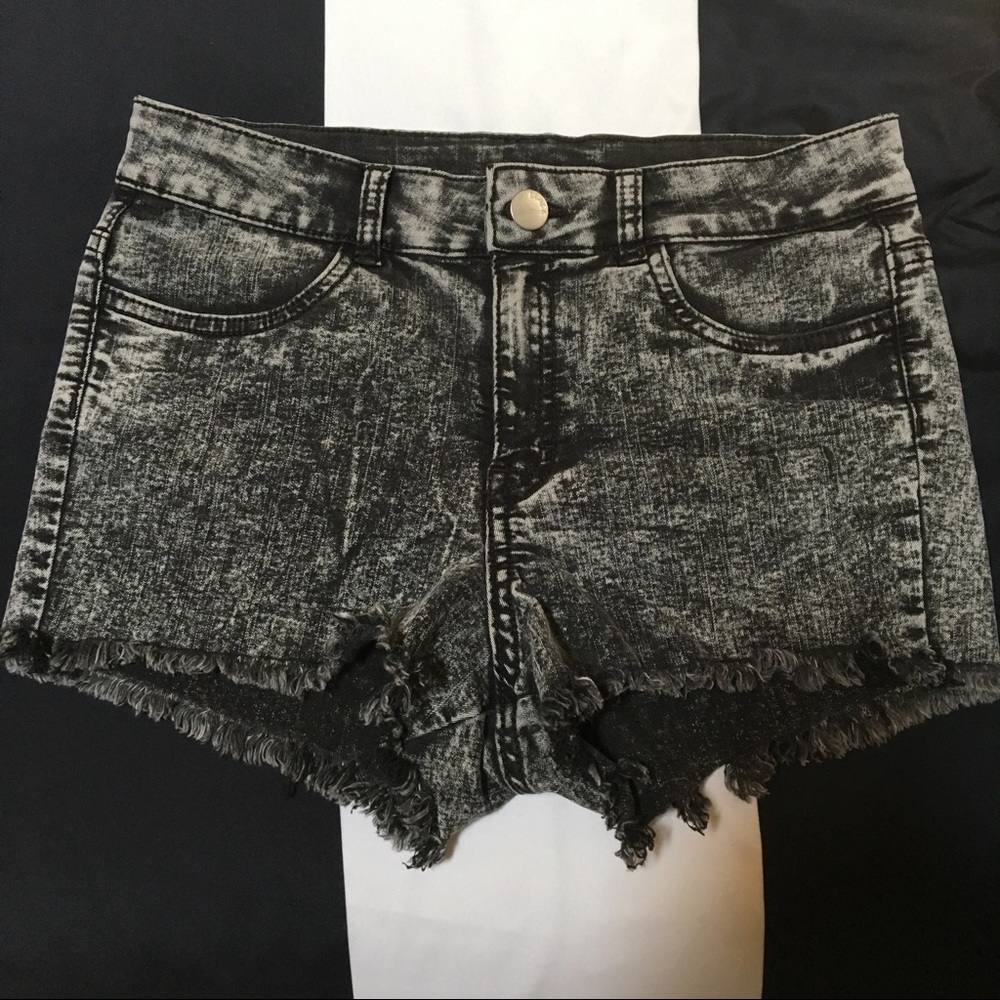 ☀️ H&M Black Acid Wash High Waisted Jean Shorts
