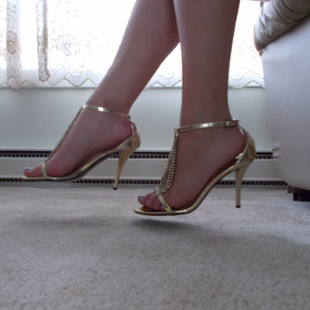 Mariachi Mani Gold Heels with Rhinestones