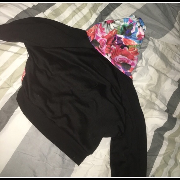 Clothes - Picture 2 of 3