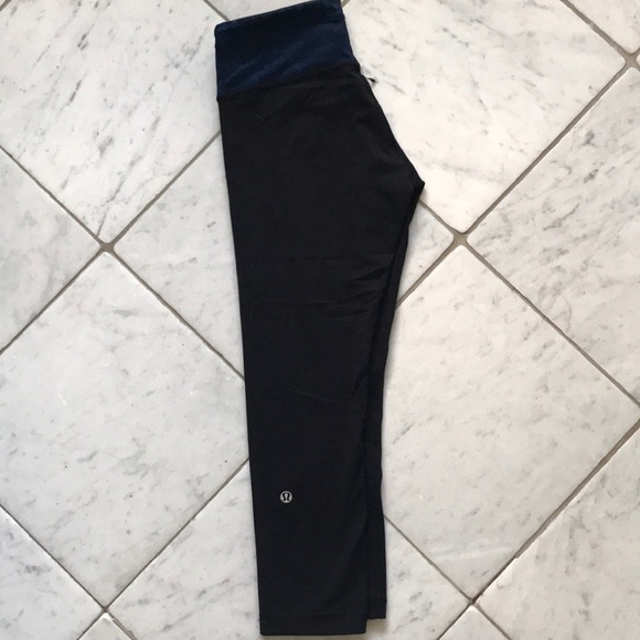 lululemon athletica Pants - Black lululemon Cropped Leggings