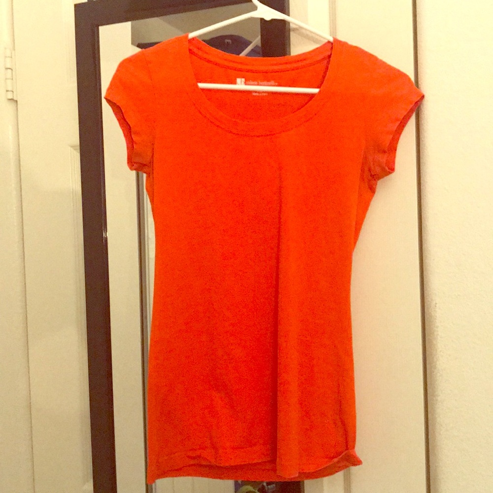 Valerie Bertinelli red-orange scoop neck t shirt
