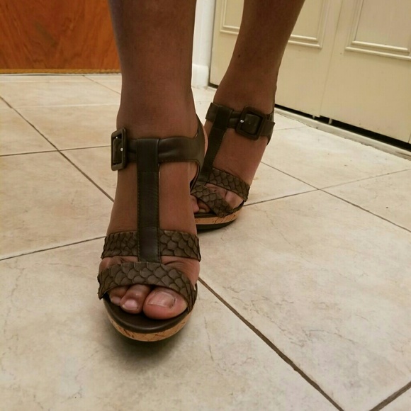 Shoes - Picture 2 of 5