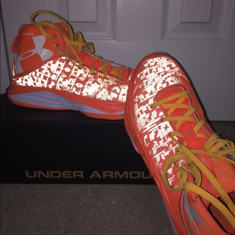 REFLECTIVE!!!! Under armour basketball shoes!