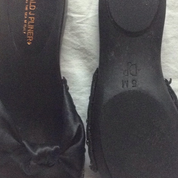 Donald J Pliner Slides - Picture 4 of 4