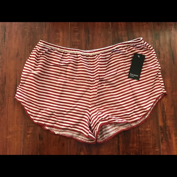 NWT! Red & white striped 100 percent cotton shorts - Picture 1 of 3