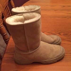 Ugg boots! Practically new.