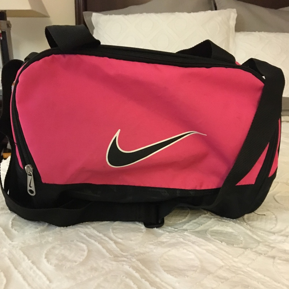 Nike pink lightweight small gym/duffel bag