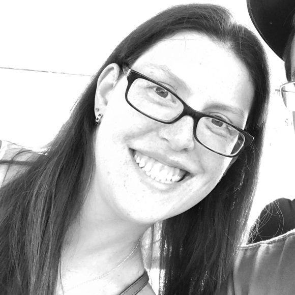 Meet your Posher, Rachel - Picture 2 of 3