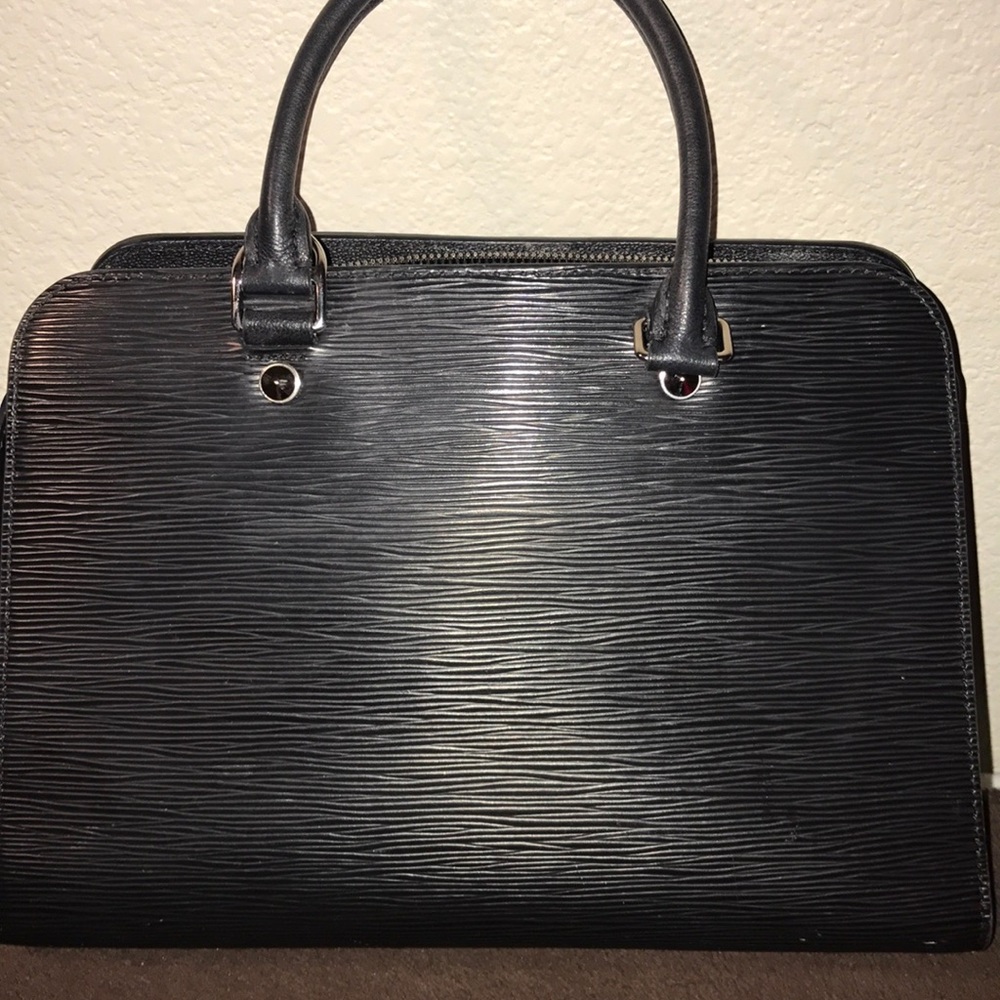 Louis Vuitton Vaneau MM Purse - Picture 5 of 6
