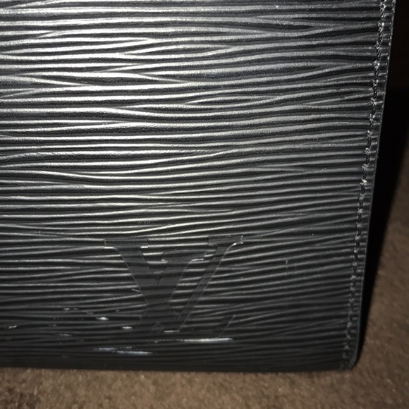 Louis Vuitton Vaneau MM Purse - Picture 3 of 6