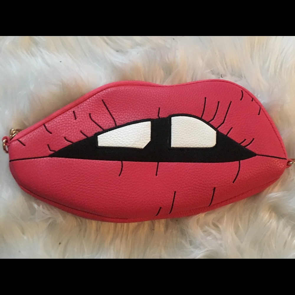 Lip clutch