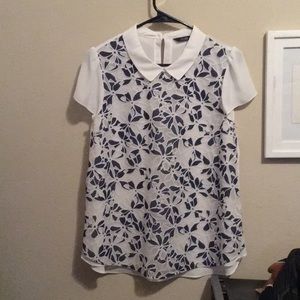 Floral print summer blouse with cute collar