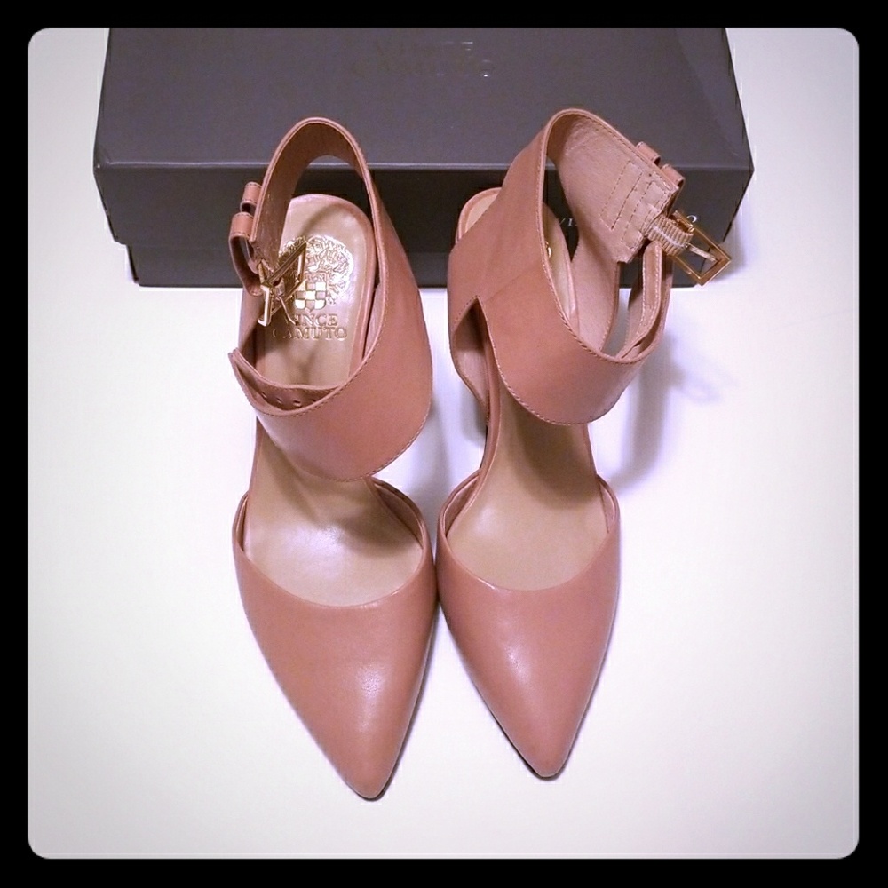 Vince Camuto Size 8M, Cream  Heels ADOBE