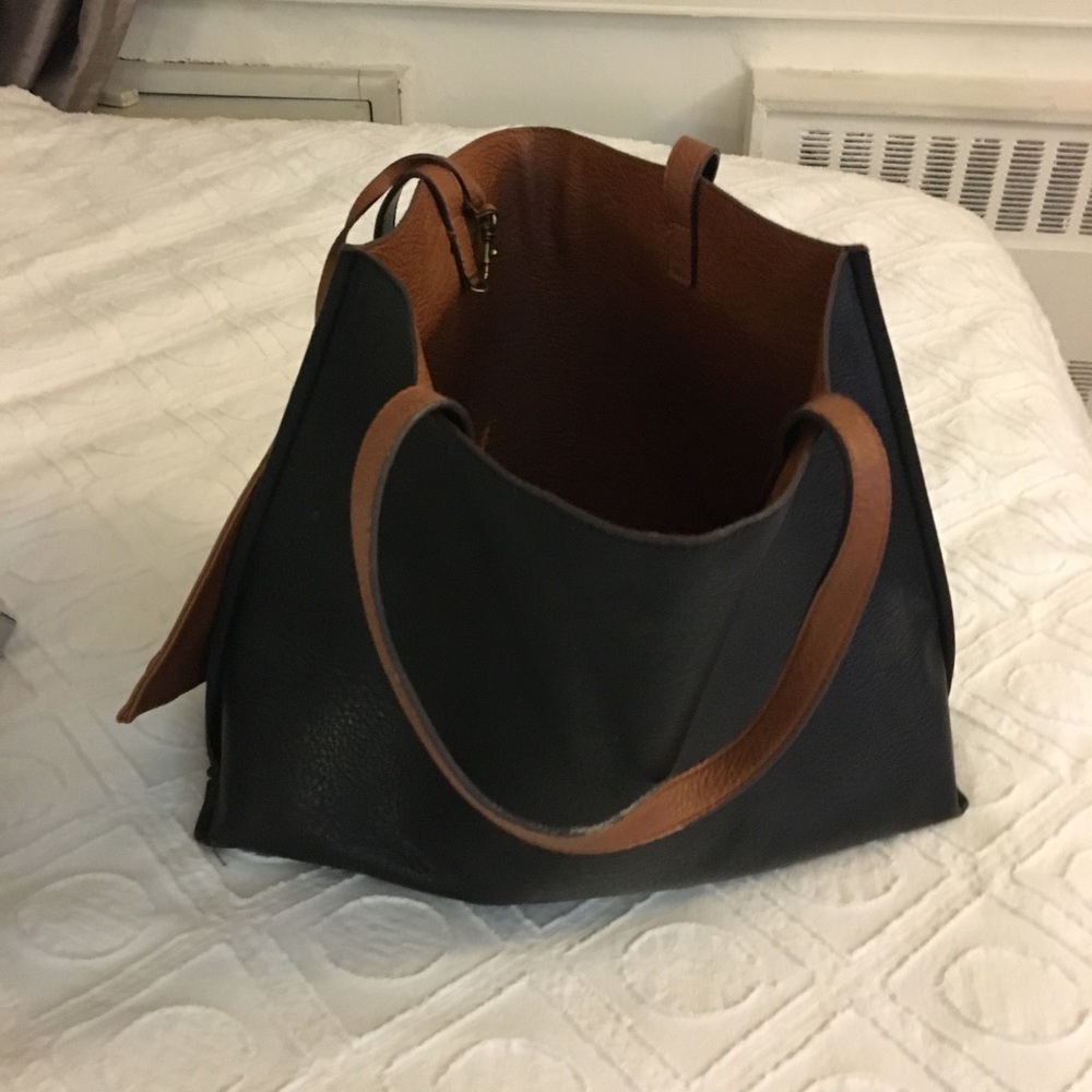 Reversible black/brown shoulder bag