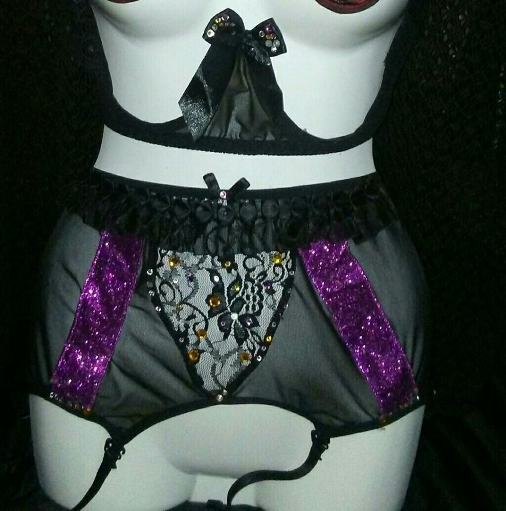 Two Piece Garter Set - Picture 2 of 5