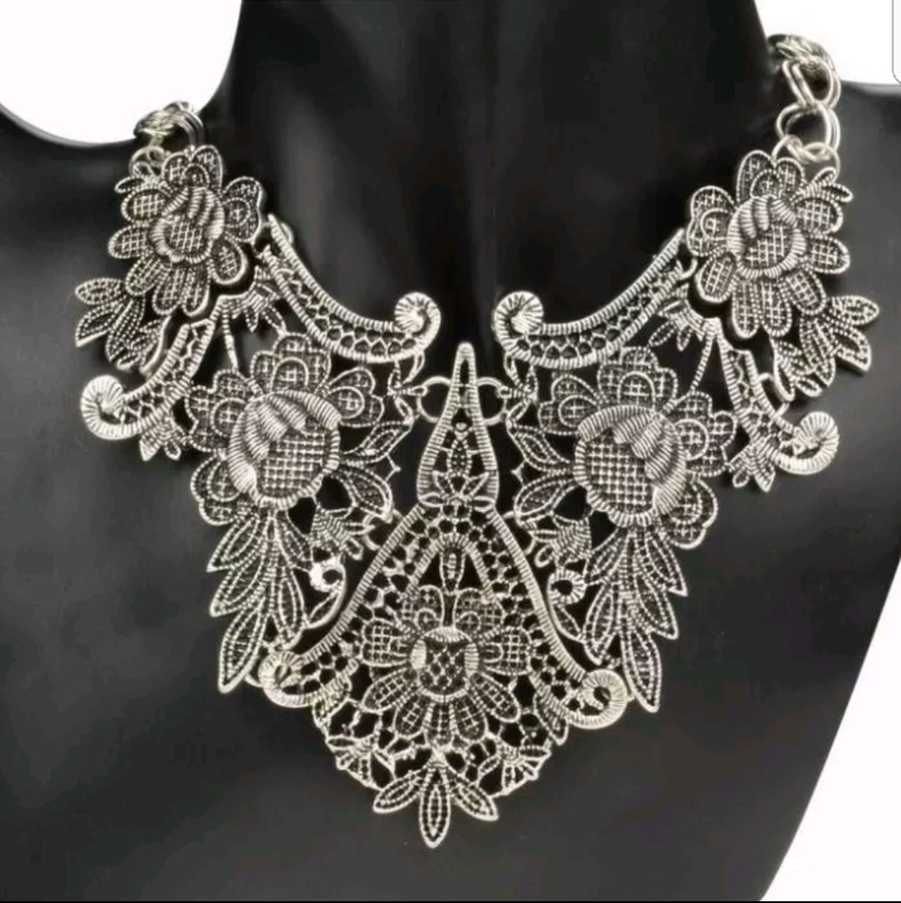 2 for $14, 3 for $17 Vintage statement necklace💝 - Picture 2 of 7