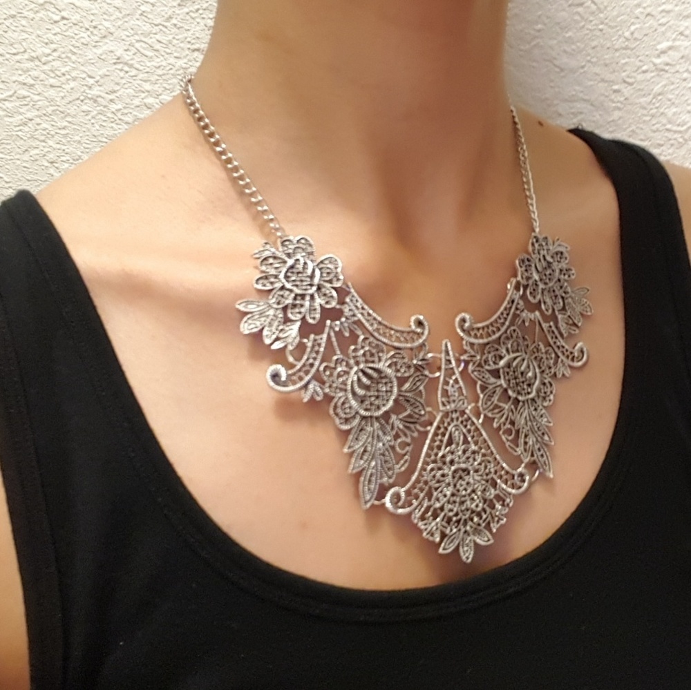 2 for $14, 3 for $17 Vintage statement necklace💝