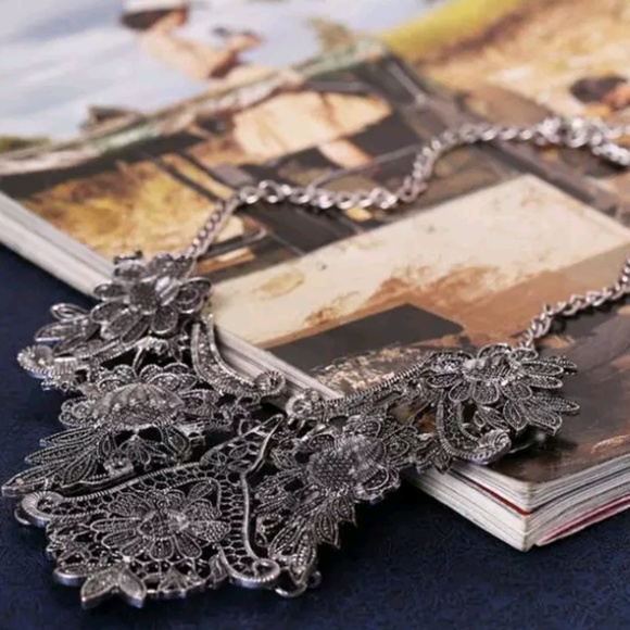 2 for $14, 3 for $17 Vintage statement necklace💝 - Picture 4 of 7