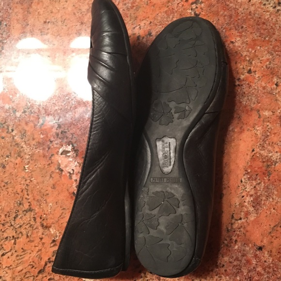 Børn Black Leather Flats - Picture 2 of 3