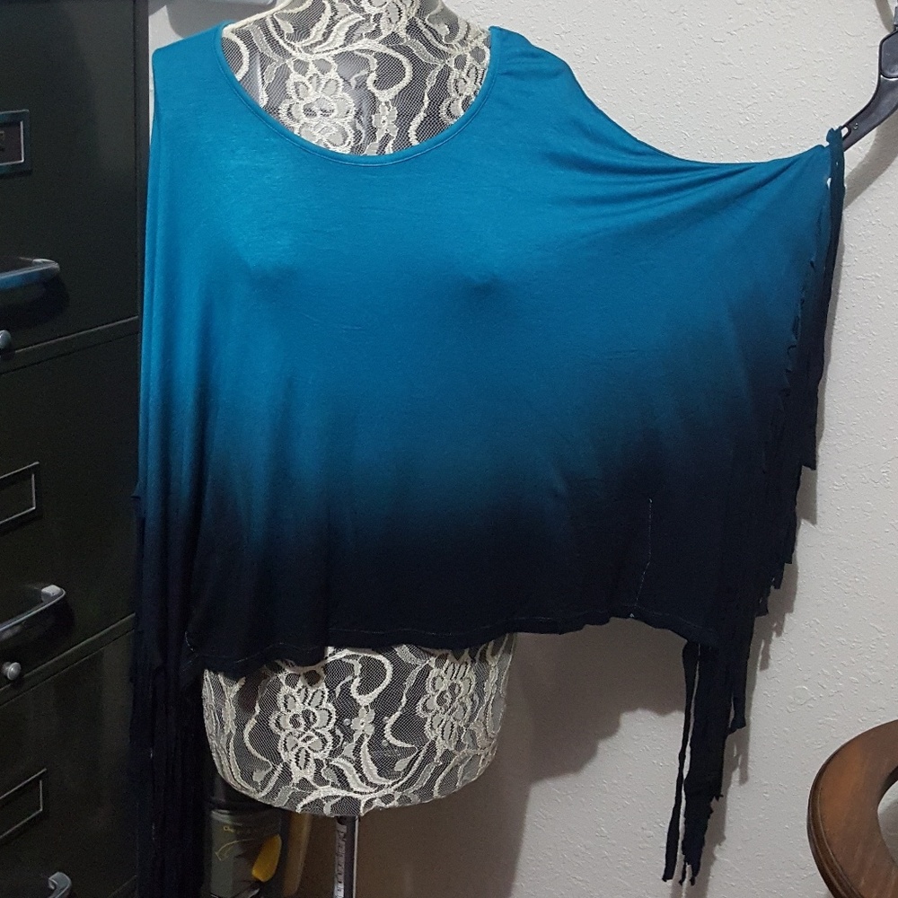 🪙5/$10💰 Rancho Estancia Fringe Poncho Top