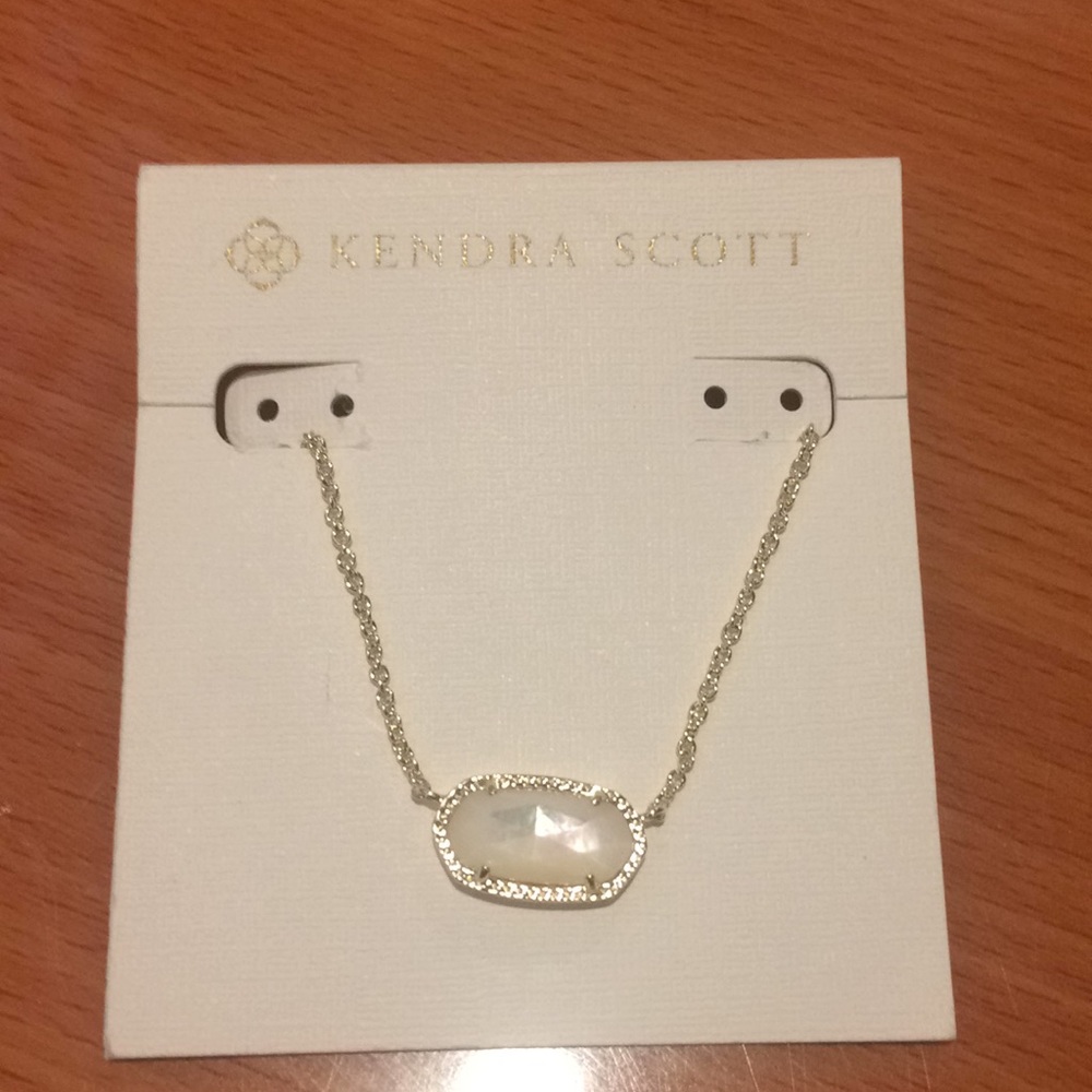 Kendra Scott necklace
