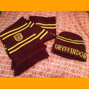 Harry Potter scarf and hat