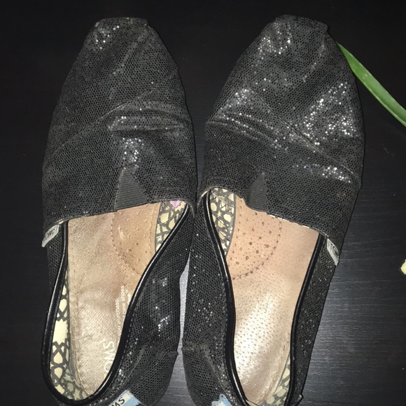 Old worn out sparkle Toms - Picture 1 of 3