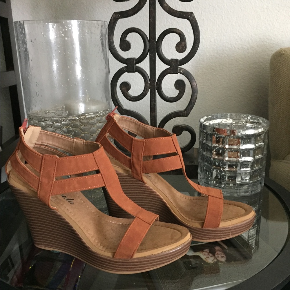 NWOT Brown Strappy Wedge