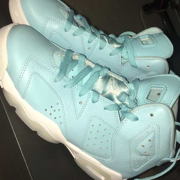 Shoes - Picture 2 of 3