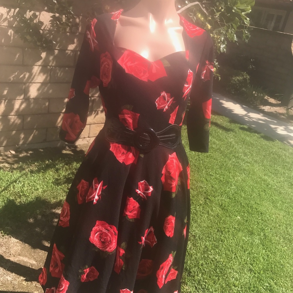 Rosas Rojas Dress