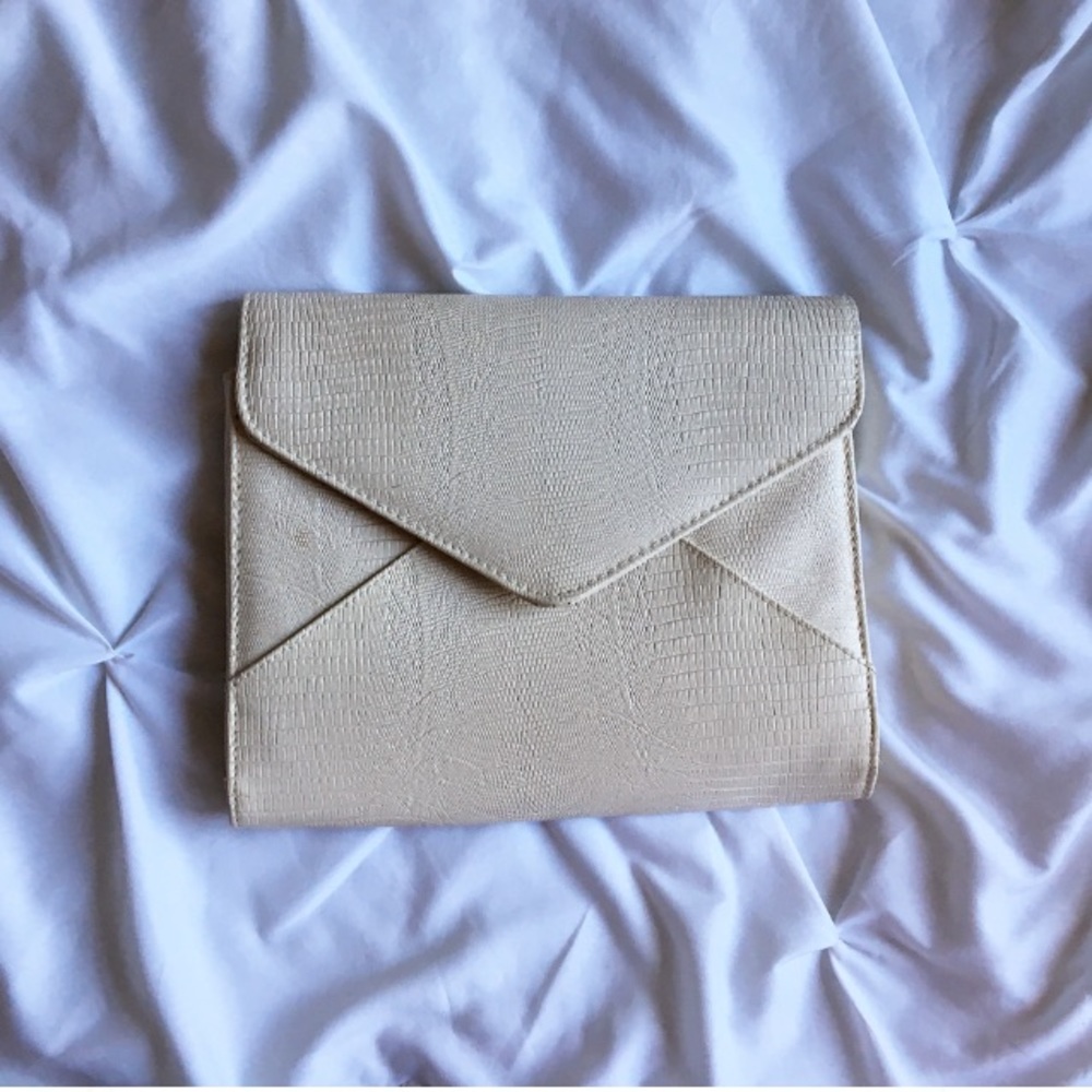 Envelope clutch
