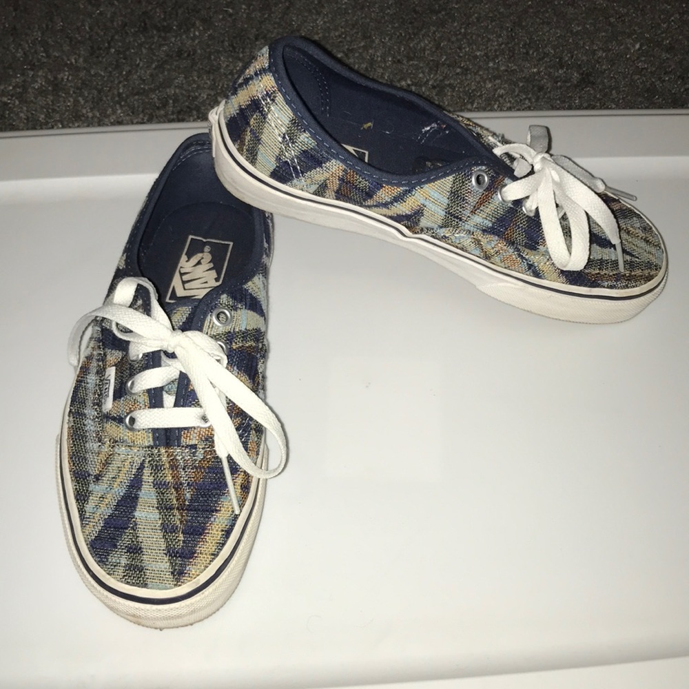 tribal vans - Picture 1 of 3