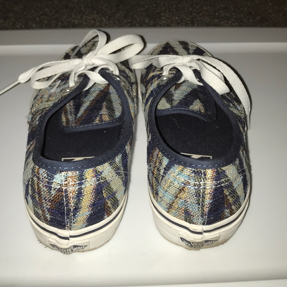 tribal vans - Picture 3 of 3