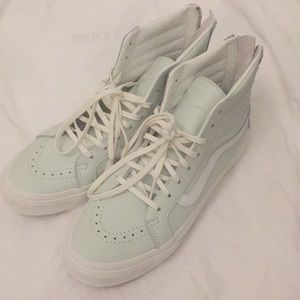 Lacy, mint vans